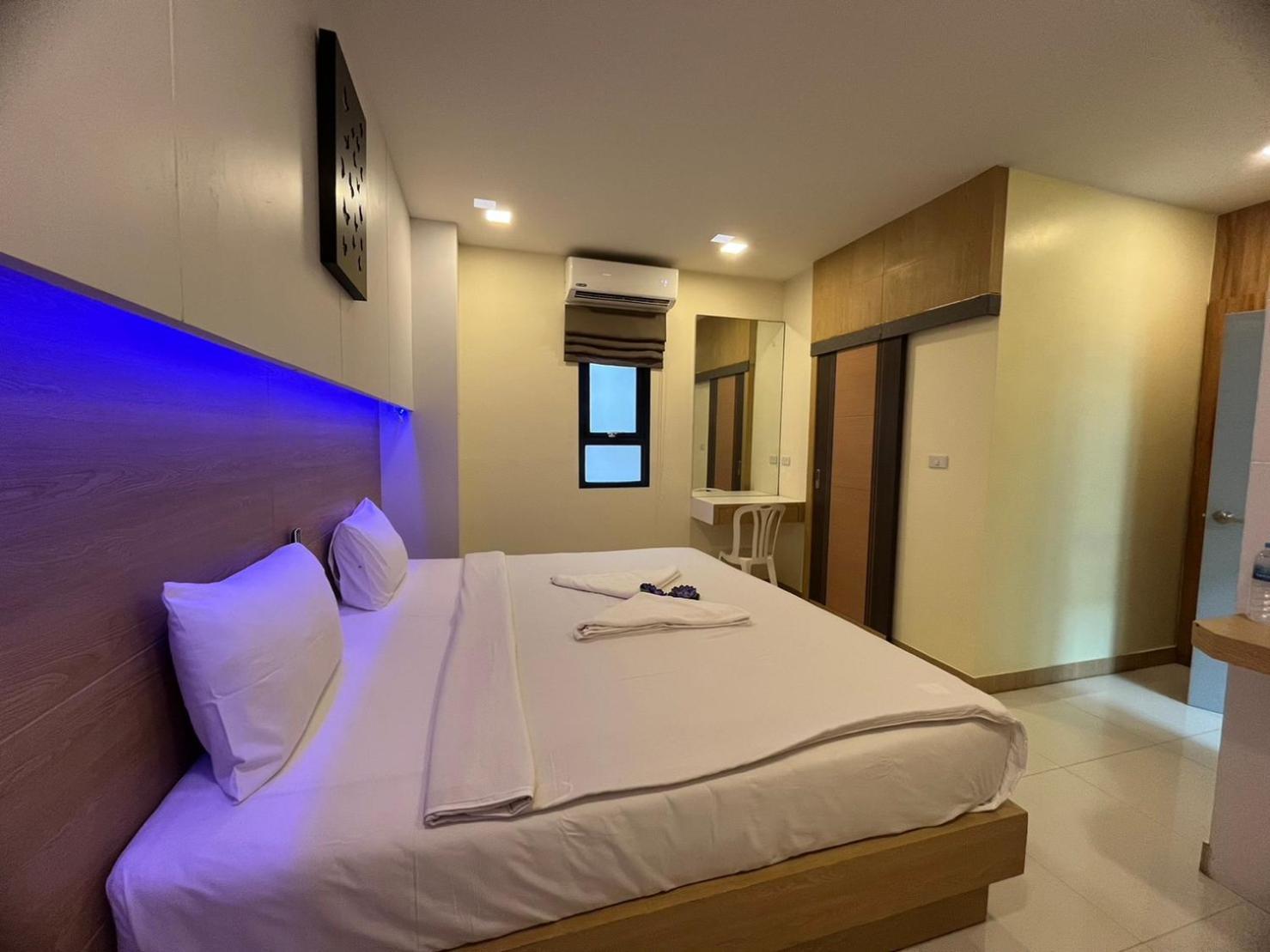 I Am O'Tel Patong Hotell Exteriör bild